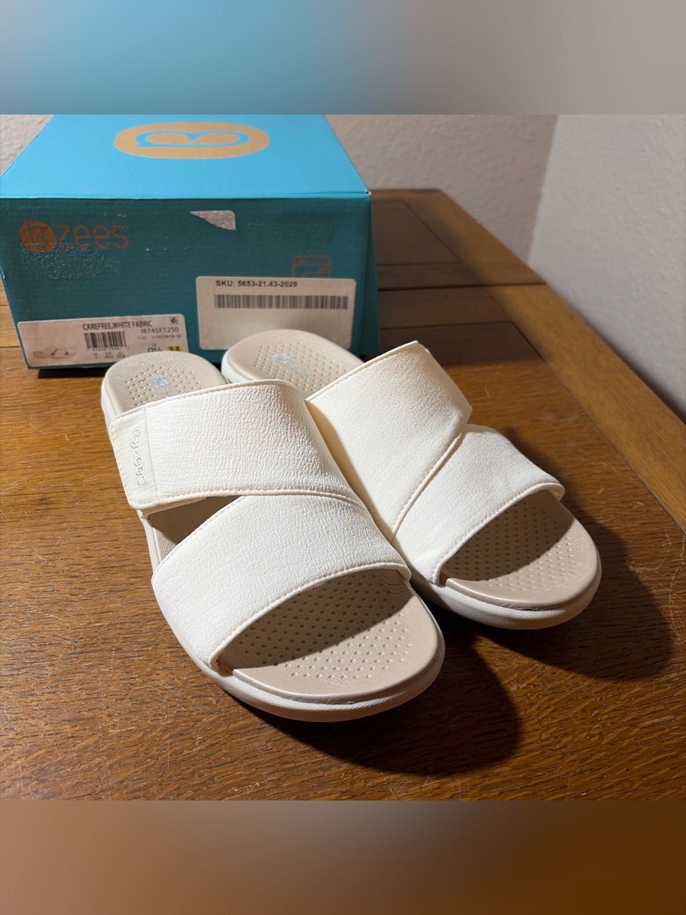 Bzees Women’s Size 9.5M  Carefree Wedge Slide Sandal White Fabric New